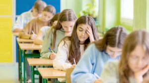 Chicago Public Schools enrollment drops to record low: report