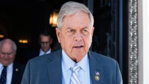 Proposed Constitutional Amendment would dock lawmakers’ pay due to shut downs